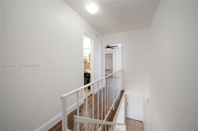 Building Photo - 9220 Fontainebleau Blvd
