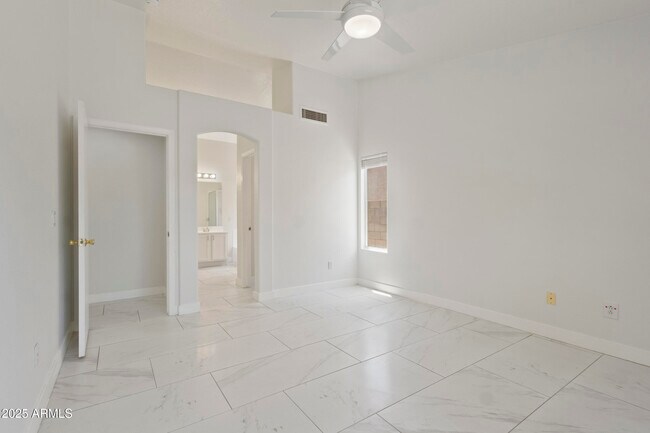 Building Photo - 836 W Cooley Dr