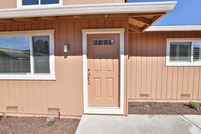 Building Photo - 1327 Essex Way