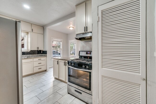 Building Photo - 4315 Gilbert Ave