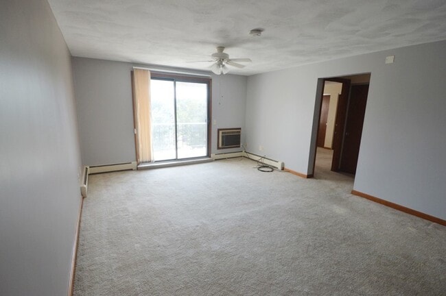 Building Photo - Holden Condo: 1 Bed 1 Bath