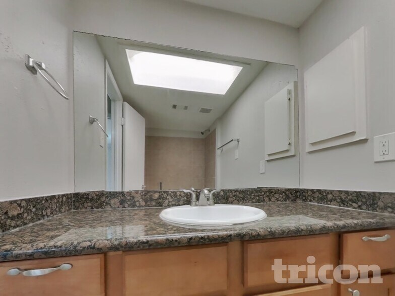 Building Photo - 8510 Sorrel Dr