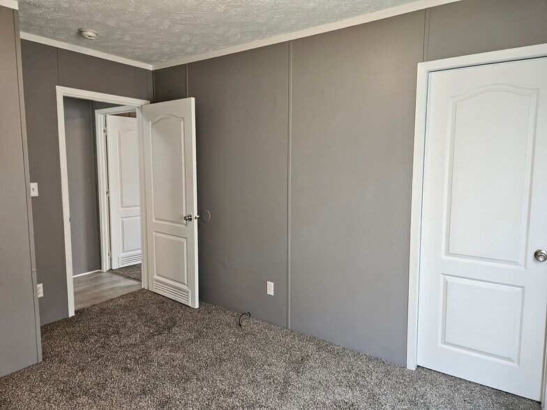 Building Photo - 94 Lynnwood Cir