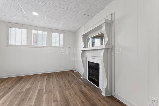 Building Photo - 604 Hart St