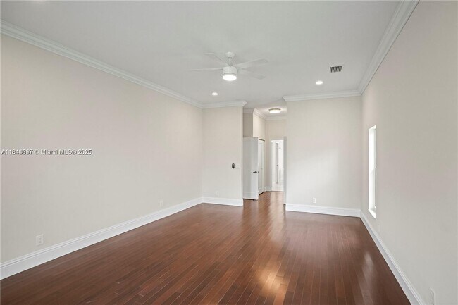 Building Photo - 720 Cypress Pointe Dr W