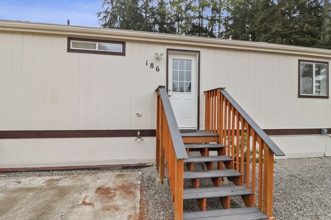 Building Photo - Duplex