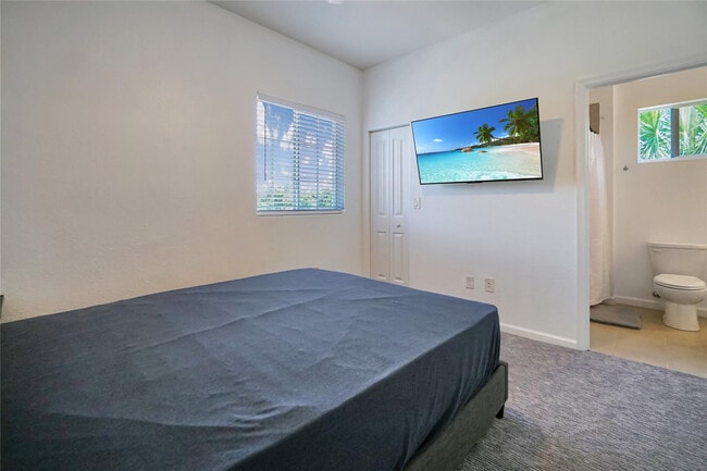 Building Photo - 378 NE 47th Pl