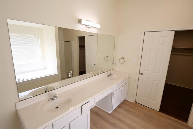 Building Photo - 23822 Hopewell Dr