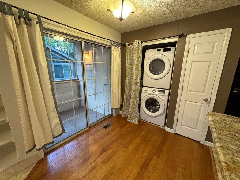 Building Photo - 6048 Gunbarrel Ave