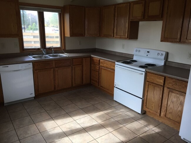 Building Photo - 2619 Henry Ave