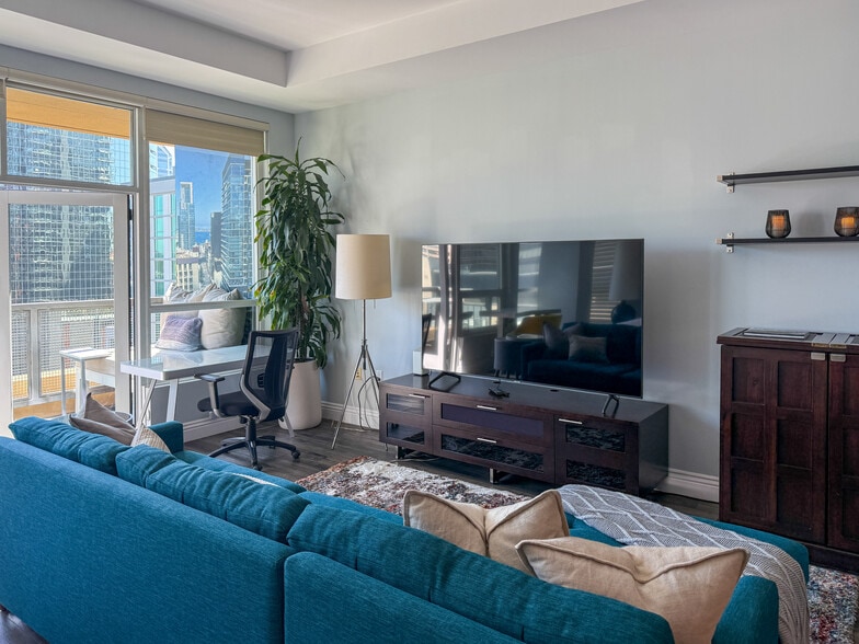 Building Photo - 350 W Ash St