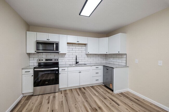 Building Photo - 1653 N Patterson Ave