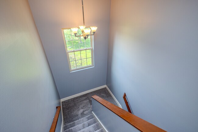 Building Photo - 3600 SE Glenstone Dr