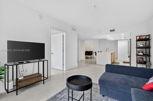 Building Photo - 13800 Highland Dr