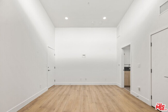 Building Photo - 2918 3rd St