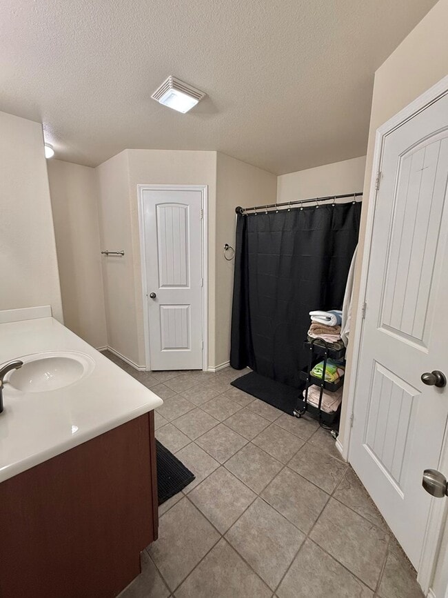 Building Photo - 420 E 98th St