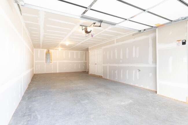 Building Photo - Brand New End Unit 3 bed, 2.5 bath townhome in Carlisle!