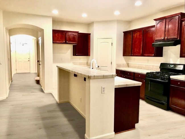 Building Photo - Northwest 2 story home with beautiful city...