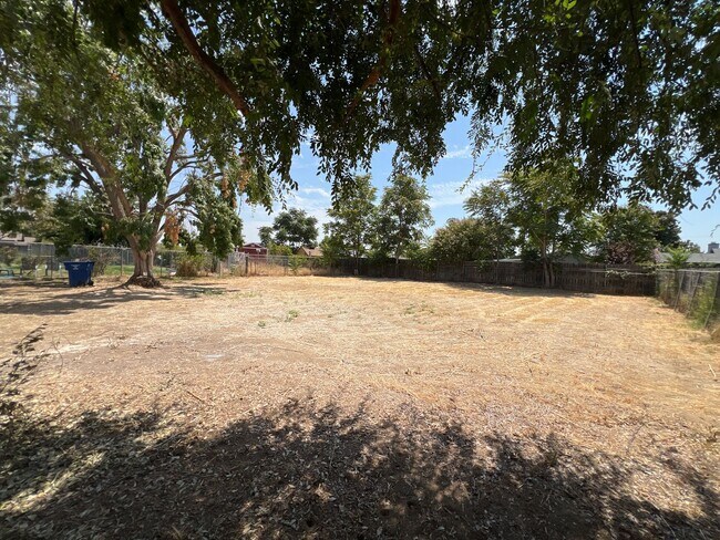 Building Photo - Northwest Bakersfield Home