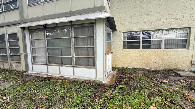 Building Photo - 609 S State Rd 7