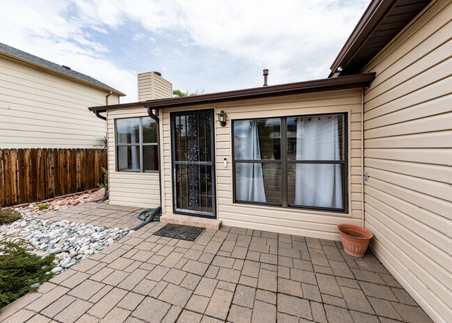 Building Photo - 838 Daffodil St