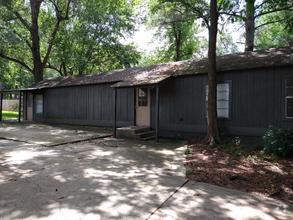 Building Photo - 804 Lazy Ln