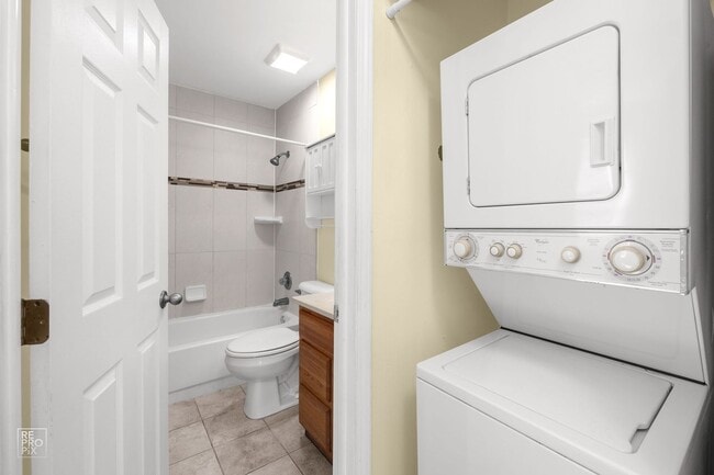 Building Photo - Schaumburg Ranch Two Bedroom One Bath with...