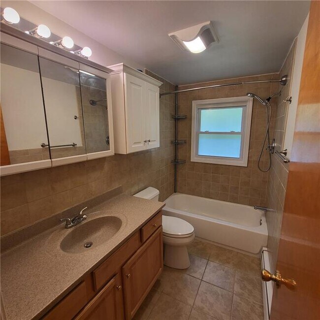 Building Photo - 72 Blueberry Dr