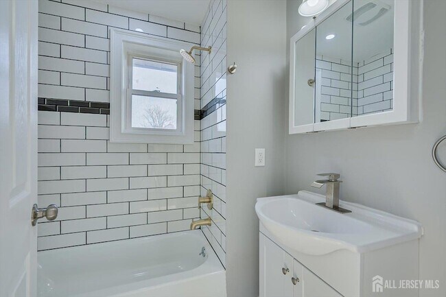 Building Photo - 36 2nd Ave