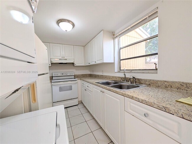 Building Photo - 58 SW 14th Terrace