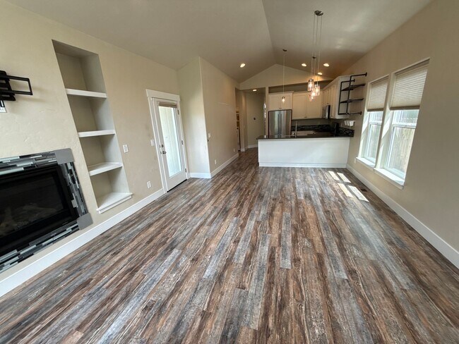 Building Photo - Stunning Like-New Home on Quiet Cul-de-Sac with Covered Patio, 3 Bedroom Home with Bonus Room