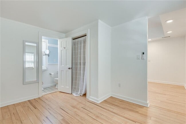 Building Photo - 1143 St Charles Pl NE