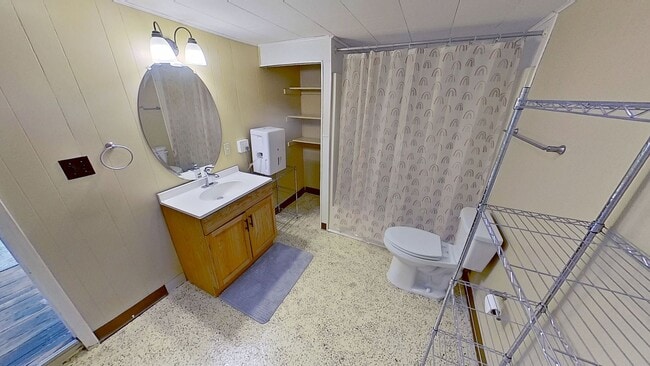 Building Photo - Charming First-Floor Living