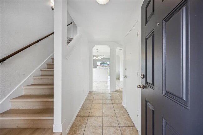 Building Photo - 210 Waterlily Way