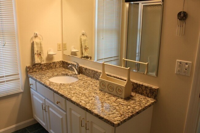 Building Photo - 7 Deer Run Dr