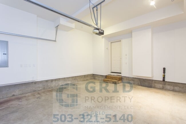 Building Photo - 1113 SE Alika Ave