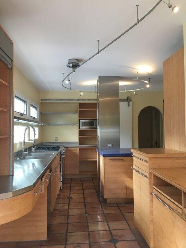 Building Photo - 141