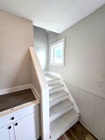 Building Photo - 457 Admiral St