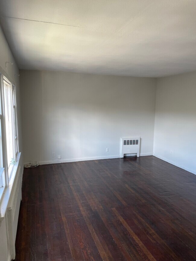 Building Photo - 112 Burhans Ave