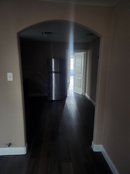 Building Photo - 817 E Houston St