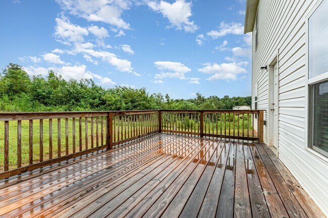 Building Photo - Recent Rent Reduction! Recent Rent Reducti...