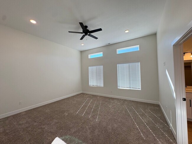 Building Photo - Brand New Home Avalible