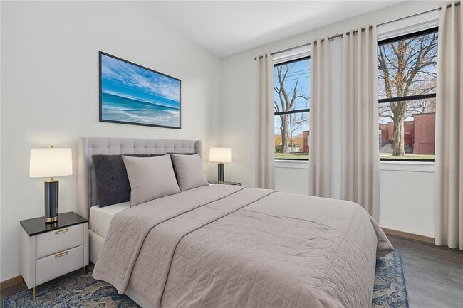 Building Photo - 1624 Lonsdale Ave