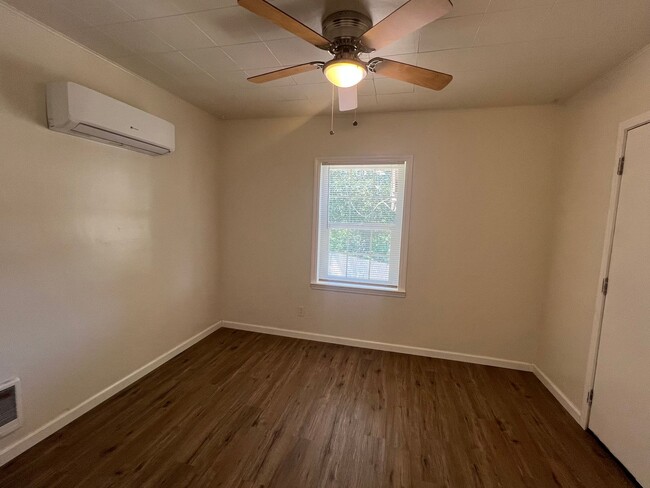 Building Photo - Updated Studio Apartment in Shasta Lake