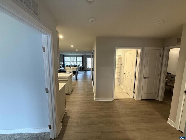 Building Photo - 5175 Lazy Branch Ln