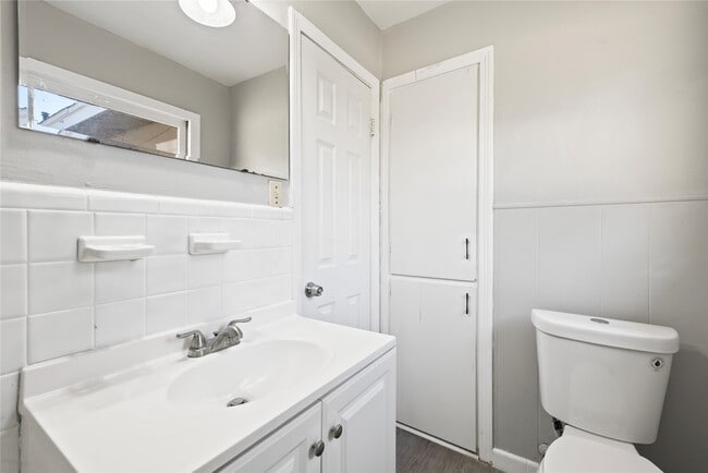 Building Photo - 322 24th Ave N