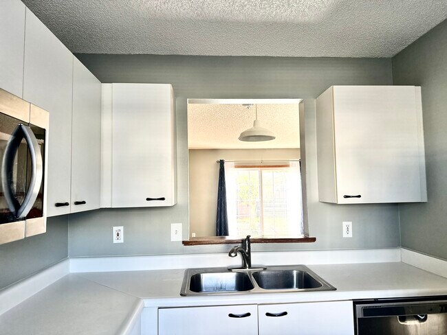 Building Photo - 5727 Kilbury Ln