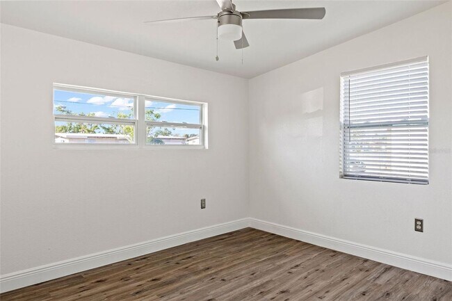 Building Photo - **FIRST MONTHS RENT FREE** Waterfront 3 Be...