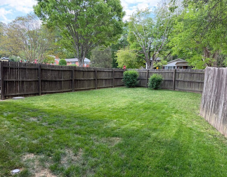 Building Photo - 1924 Hadley Rd