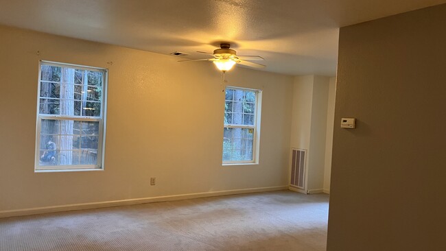 Building Photo - 14385 Holmwood Dr